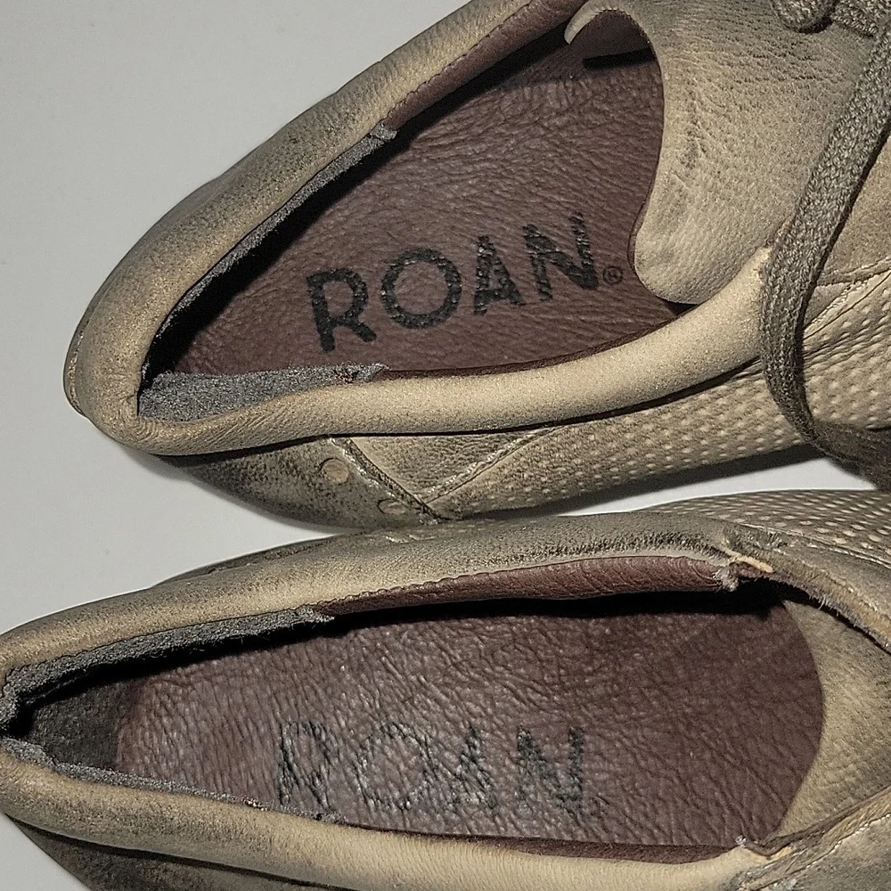Womens Roan Bed Stu Casual Lace-Up Leather Sneakers in Taupe Brown